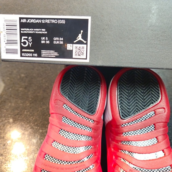 Sz 5.5y AIR JORDAN 12 RETRO 'CHERRY' 2023 - Picture 8 of 9